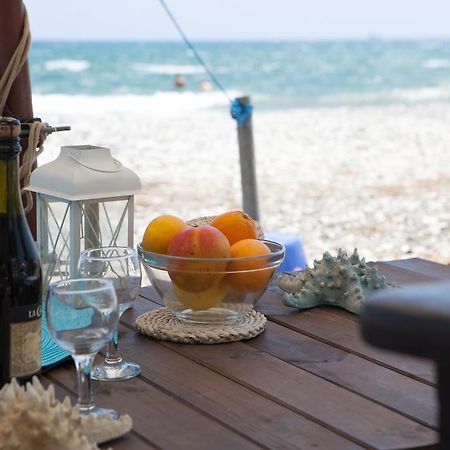 Aquarian Beachfront Apartment Ларнака Экстерьер фото