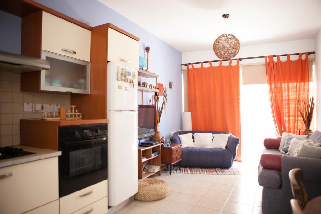 Aquarian Beachfront Apartment Ларнака Экстерьер фото