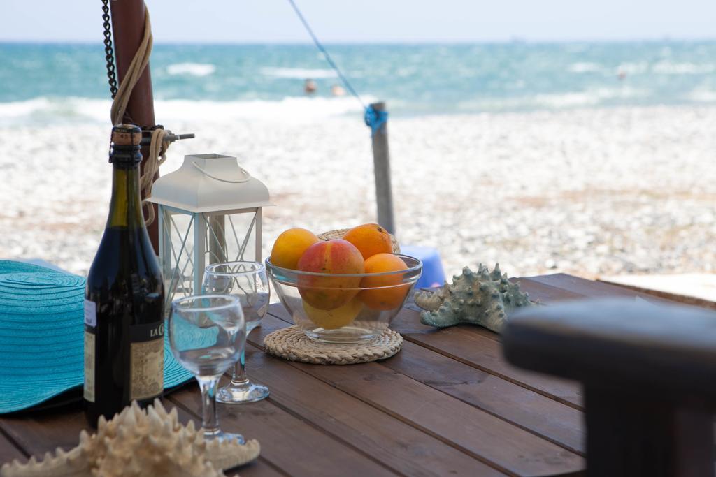 Aquarian Beachfront Apartment Ларнака Экстерьер фото