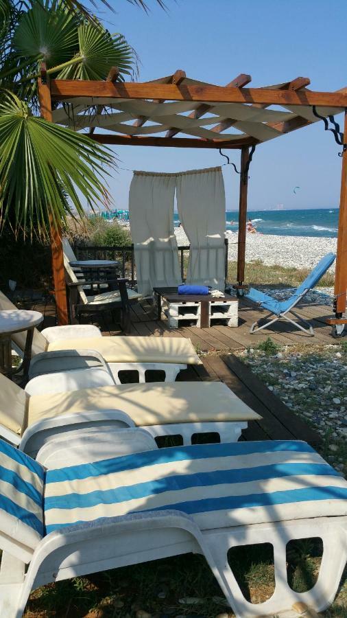 Aquarian Beachfront Apartment Ларнака Экстерьер фото